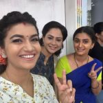 Sridevi Ashok Instagram - Ponni , A brand new serial from Vijay Television starting from today 27/03/2023 ( 2:30 PM) Mon - Fri . Iam grateful to be part of this team and working with @actorsabari @vaishusundarofficial @shamithageddada @jananeprabhu_official @kannansupergood @karthik_sasidharan_official @vedhasya2018 @shiyara_sharmi @actor_yuvanrajnethrun @actor_varun_udhai_ Director: @manoj_n_insta @kanaa_production @rjshivakanth @chandru_duraiyappa @sivaram_kumar_ @rajesharumugam_official @sridhar_k_a_vijayan @ponnivijaytv @ponniofficial_2023 @ponni
