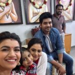 Sridevi Ashok Instagram - Ponni , A brand new serial from Vijay Television starting from today 27/03/2023 ( 2:30 PM) Mon - Fri . Iam grateful to be part of this team and working with @actorsabari @vaishusundarofficial @shamithageddada @jananeprabhu_official @kannansupergood @karthik_sasidharan_official @vedhasya2018 @shiyara_sharmi @actor_yuvanrajnethrun @actor_varun_udhai_ Director: @manoj_n_insta @kanaa_production @rjshivakanth @chandru_duraiyappa @sivaram_kumar_ @rajesharumugam_official @sridhar_k_a_vijayan @ponnivijaytv @ponniofficial_2023 @ponni