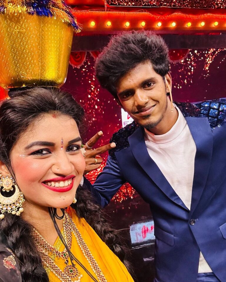 Sridevi Ashok Instagram - @bjbala_kpy Rockstar of Vijay Television comedy shows…. Have seen him in many tv shows but working with him on stage performance is a great experience.. such a humble person.. ❤️