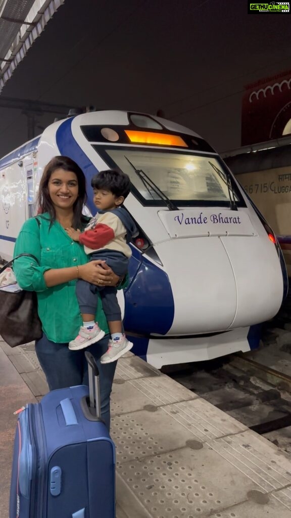 Sridevi Ashok Instagram - Travelling was fun . We always had lovely time travelling with family…Vande Bharath express was so clean and convenient to travel with kids .. I will share my complete experience and review pros and cons in my YouTube channel .. we travelled from chennai to Mysuru …. #srideviashok #travelwithkids #familytrip #vandebharatexpress #vandebharat #trainjourney #chennaiinfluencer #mysuru