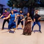 Sridevi Ashok Instagram – From the sets of ponni!!! Edho dance nu aadrom!! 
@jananeprabhu_official @actor_varun_udhai_ @karthik_sasidharan_official 

#srideviashok #reelsinstagram #reels #reelsvideo #instagood #instamood #instadaily