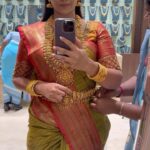 Sridevi Ashok Instagram - இந்த தமிழ் புத்தாண்டில் வளமும் செல்வமும் மகிழ்ச்சியும் உங்கள் வாழ்க்கையில் நிலைத்திருக்கட்டும்! Thank u darling @sajna_bridal_wear_designer @iraghu_chennai for the beautiful saree and blouse!! Love the saree and blouse work!! ❤️❤️❤️ Ad shoot for thangamayil jewellery!! #srideviashok #sridevi #sareelove #blousedesigns #jewellery #reelsinstagram #instagood #instadaily #instafashion