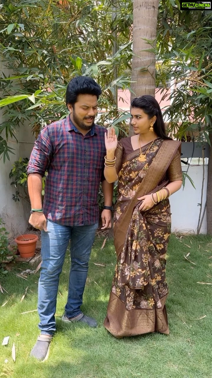 Sridevi Ashok Instagram - My new reels partner! @karthik_sasidharan_official #srideviashok #reels #reelsinstagram #comedy #ponni #usha #shootingday #fun Saree courtesy @lfab_creations