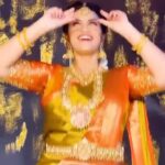 Sridevi Ashok Instagram – Going with the trend!! @dhee___  saree @iraghu_chennai 
blouse @sajna_bridal_wear_designer 
 jewellery @littlefingers_bridal_jewellery 
#sridevi #srideviashok #bride #makeup #photoshoot #reelsinstagram #reels #reelsvideo #dasaramovie #dancereels #dance
