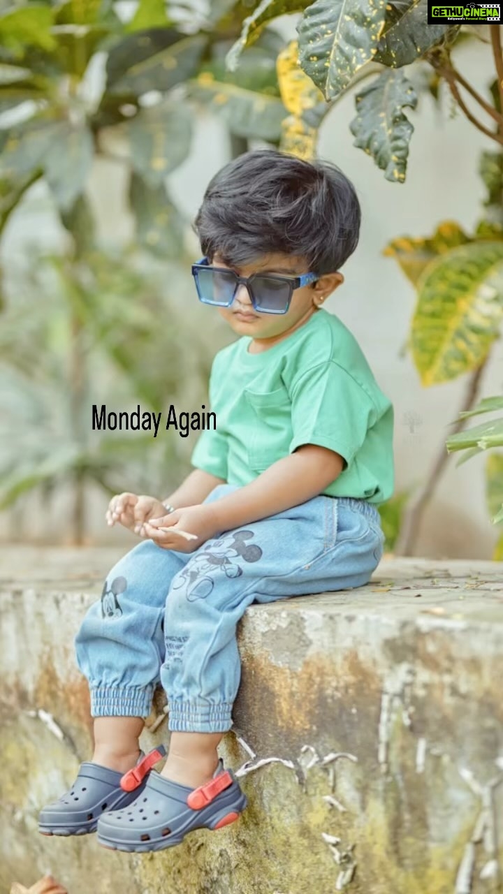 Sridevi Ashok Instagram - Monday Again 😑 .. Happy week ahead.. @sitara_chintala #mondaymotivation #mondaymood
