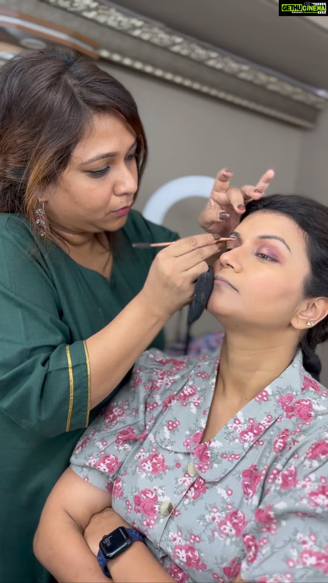 Sridevi Ashok Instagram - Working Shots of my recent photoshoot Makeup : @bridesofnaz Photography : @rootzstudios @framescopebyvelu Saree : @iraghu_chennai Blouse: @sajna_bridal_wear_designer Jewellery: @littlefingers_bridal_jewellery Hairdo and saree draping: @dhanshikamehandi_makeupartist @kavipriya_makeupartist_chennai Bts video : @ashok_chintala #srideviashok #photoshoot #bts #btsedits