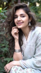 Tara Alisha Berry Instagram - 🤍💚🤍

👗@prakritijaipur 
🎥 @prashant.photography 

#prakritijaipur #blockprint #jaipur #indianwear