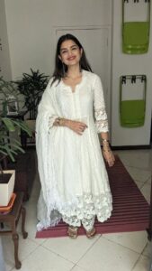 Tara Alisha Berry Instagram - The Loom Love ! @theloom.in 

#theloom #indianwear #white 

@iyer.aarti