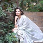 Tara Alisha Berry Instagram - 🤍💚🤍 Wearing @prakritijaipur Shot by @prashant.photography #prakritijaipur #indianwear #blockprint
