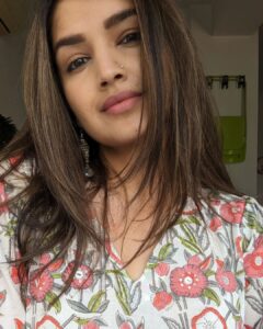 Tara Alisha Berry Instagram - 🌺 👗 @anuvasofficial 🪑@ikea.india #slowfashion #anuvas #handmadewithlove #ikeaindia