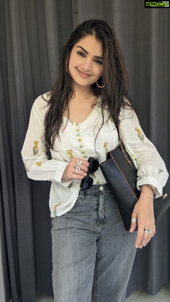 Tara Alisha Berry Instagram - πππ€π©· πΆοΈ @shop.without π @anuvasofficial π@uniqloin ππΌπ @vidyotmaarya π @thegusto.in π₯Ώ @birkenstockin #ootd #grwm #summeroutfit #veganbags #sustainablefashion