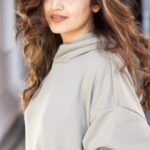 Tara Alisha Berry Instagram - 🤍 Shot by @munnasphotography Assisted by @prashant.photography Wearing @hm #munnamagic #munnasphotography #indianwear #shoot