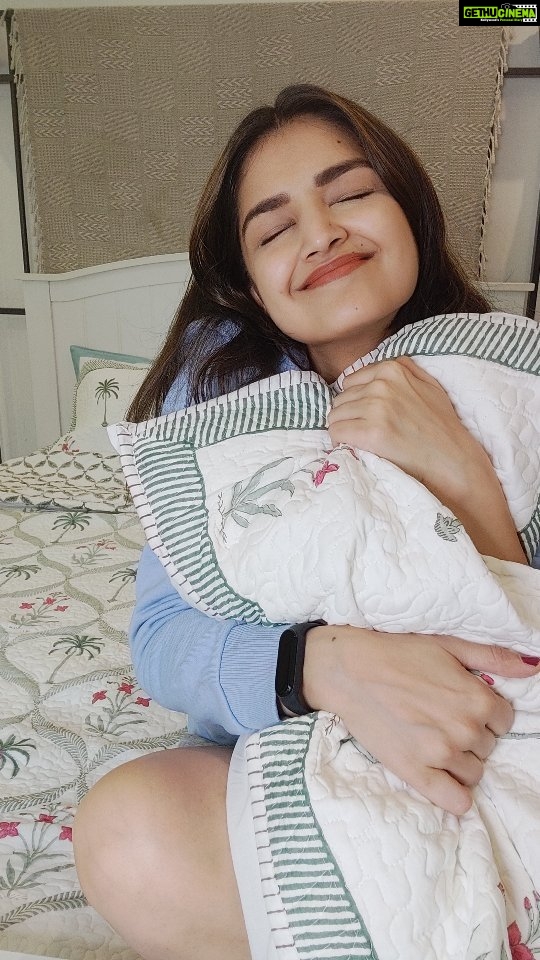 Tara Alisha Berry Instagram - @the.urbanethnic has just launched their website and they have the most amazing bedding !! www.theurbanethnic.com @iyer.aarti #theurbanethnic #duvet #comfy #soft #cozy #blockprint #madeinIndia #bedding . . . . . . . . . . Music: Lovers in The Night Musician: EnjoyMusic URL: https://enjoymusic.ai