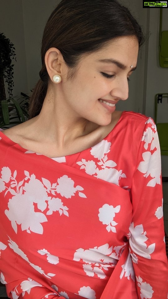 Tara Alisha Berry - 8.3K Likes - Always feel my best in Indian clothes ! Thank you @fabcurate !! Love this gorgeous saari !
#fabcurate #saarilove #indianwear
@iyer.aarti
