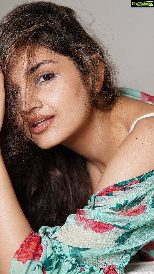 Tara Alisha Berry - 6.7K Likes - 🌺 @munnasphotography
Asst by @prashant.photography
Fed by @usmmusicofficial
Lovingly licked by @baconmehta
Lovingly headbutted by Patty
#munnamagic #munnasphotography