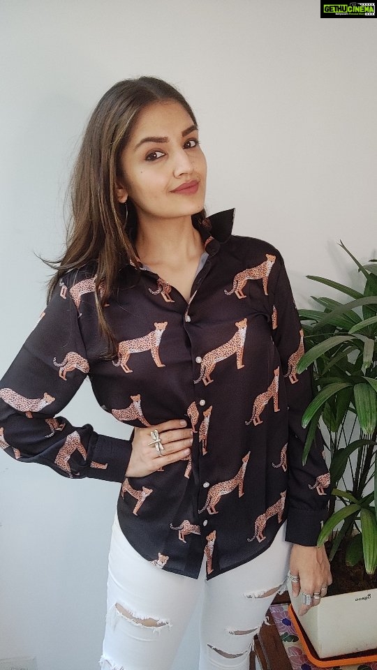 Tara Alisha Berry - 9.8K Likes - Dancing into the weekend in @neofaaofficial clothing !! 🖤
@iyer.aarti
#neofaa #shirts