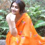 Tara Alisha Berry Instagram - 🧡 Shot by @prashant.photography Made to laugh by @munnasphotography Fed by @usmmusicofficial Lovingly licked by @baconmehta Lovingly headbutted by Patty Shot on Sony A7R4 @sonyalphain #saari #shoot #CreatewithSony #SonyAlphaIn