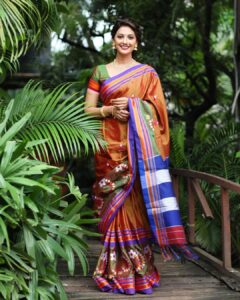 Tejashree Pradhan Instagram - 🌼महाराष्ट्र दिनाच्या खुप शुभेच्छा🌼 . . . Makeup&hair:- @riyapanchal.makeupartist Jewellery :- @kankshinistudio Saree:-@nishalikasarees