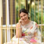 Tejashree Pradhan Instagram - Never thought, “being in a cage” can ever make you feel free and beautiful 🧡 #HappyLife Photography - @saneshashank Styled by - @style_by_apurva Outfit by - @zartaricouture MakeUp - @shiulibiswas_artistry Hair by - @meghapharande_makeupartist Assisted by - @bhatakta.kalakaar and @shubhangi_mohdure Location - @kalasystudios
