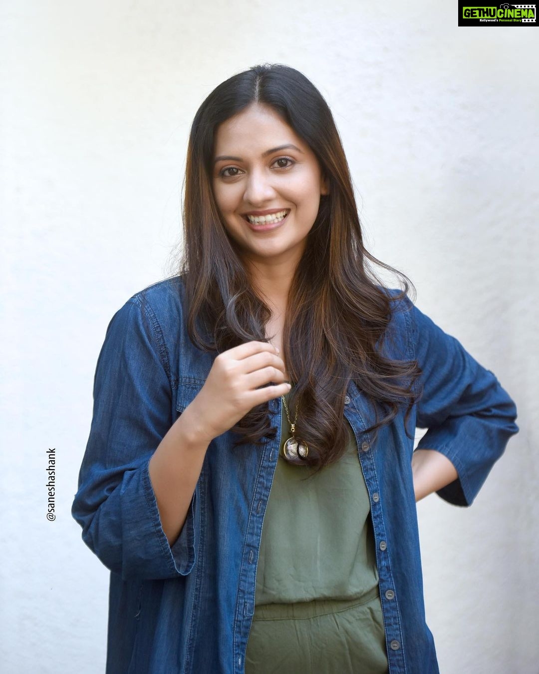 Tejashree Pradhan Instagram - Relax, you have a good heart and pure intensions. Things will always end up working out in your favour. #HappyLife . . . Photography - @saneshashank Costume Designed and Styled- @stylesaga_by_ag MakeUp - @shiulibiswas_artistry Hair by - @meghapharande_makeupartist Assisted by - @bhatakta.kalakaar and @shubhangi_mohdure Location - @kalasystudios