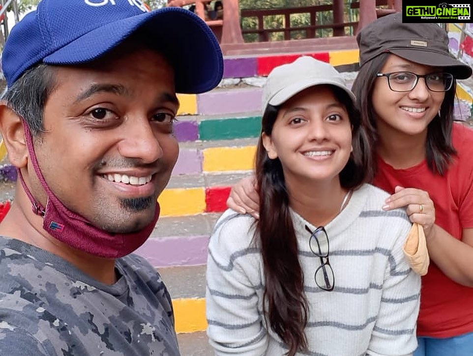Tejashree Pradhan Instagram - @sampannak @shalaka_pradhan and finally i remembered i wanted to post this since when 😅 #throwback #mornings #birdwatching P.S. visit @shalaka_pradhan for some beautiful clicks #HappyLife