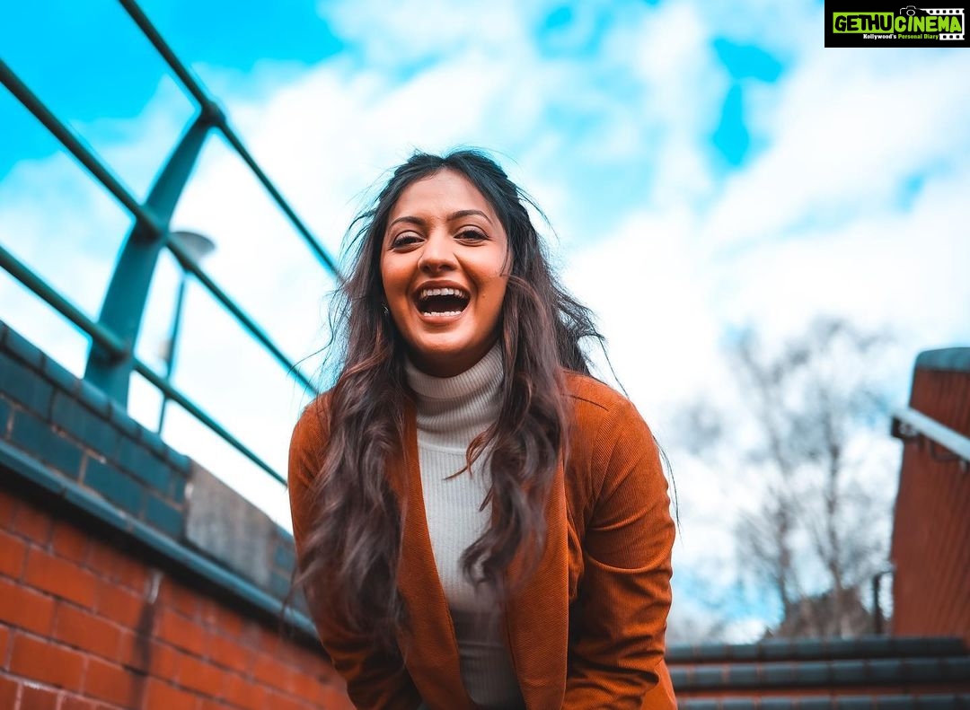 Tejashree Pradhan Instagram - I prefer laughing like that 🤪🤪 #londondiaries🇬🇧 #HappyLife 📸 @deepak_yd