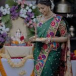 Tejashree Pradhan Instagram - वक्रतुंण्ड महाकाय सुर्यकोटि समप्रभ ౹ निर्विघ्नं कुरु मे देव सर्वकार्येषु सर्वदा ॥ विघ्नहर्ता .. तुमच्या सगळ्या चिंता, दु:ख, विवंचना दूर करो आणि तुम्हाला अधिकाधिक आनंद देवो.... हिचं बाप्पा कडे हात जोडून मनापासुन प्रार्थना..🙏 "श्री गणेशोत्सवाच्या" आपणांस व आपल्या परिवारास मन:पुर्वक भक्तीमय शुभेच्छा....!! गणपती बाप्पा मोरया ౹ मंगलमुर्ती मोरया ౹ Jewellery by @jizajewellerystudio Photography by @yogendra_chavhan MUA @vrushalimakeupstudio_acadamy Hairstyling by @glow_more_by_snehal Outfit by @_shamiyana_ Flower decoration @mohak_florist_pune PLocation @dhonewada_restaurent