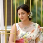 Tejashree Pradhan Instagram - Never thought, “being in a cage” can ever make you feel free and beautiful 🧡 #HappyLife Photography - @saneshashank Styled by - @style_by_apurva Outfit by - @zartaricouture MakeUp - @shiulibiswas_artistry Hair by - @meghapharande_makeupartist Assisted by - @bhatakta.kalakaar and @shubhangi_mohdure Location - @kalasystudios