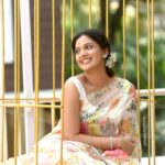 Tejashree Pradhan Instagram - Never thought, “being in a cage” can ever make you feel free and beautiful 🧡 #HappyLife Photography - @saneshashank Styled by - @style_by_apurva Outfit by - @zartaricouture MakeUp - @shiulibiswas_artistry Hair by - @meghapharande_makeupartist Assisted by - @bhatakta.kalakaar and @shubhangi_mohdure Location - @kalasystudios
