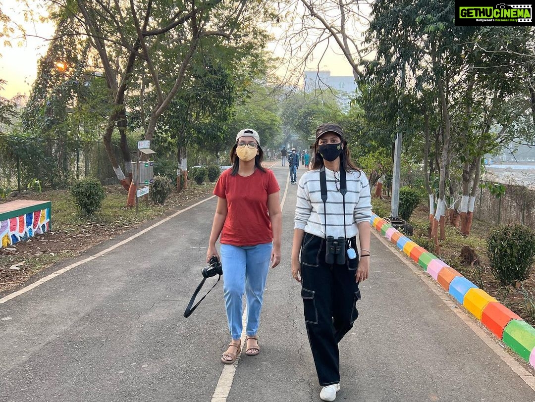 Tejashree Pradhan Instagram - @sampannak @shalaka_pradhan and finally i remembered i wanted to post this since when 😅 #throwback #mornings #birdwatching P.S. visit @shalaka_pradhan for some beautiful clicks #HappyLife