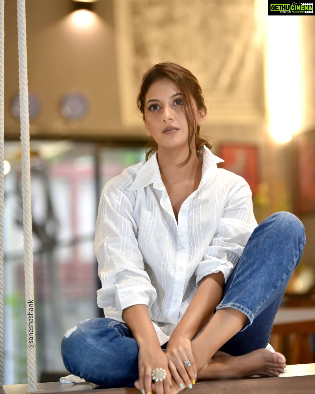 Tejashree Pradhan Instagram - Hey start overs are good.. bcoz u don't have to start from scratch , it always starts with the experience. #HappyLife Clicked by @saneshashank Styling by - @stylesaga_by_ag Outfit by - @almostaugust__ Hair and Make UP - @nishigodbole_mua @aboli_nishigodbolemuaofficial Location - @maujispaces Assieted by @bhatakta.kalakaar