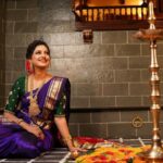 Tejashree Pradhan Instagram – I just love everything about Diwali..I feel festivals make you feel “everything’s gonna be alright and will make a perfect sense “.. isnt it? #HappyDiwali #FeelGood #HappyLife

Organised by @jizajewellerystudio 

JEWELLERY BY 💎
𝐉𝐈𝐙𝐀 𝐉𝐄𝐖𝐄𝐋𝐋𝐄𝐑𝐘 𝐒𝐓𝐔𝐃𝐈𝐎 𝐀𝐓 𝐏𝐔𝐍𝐄
@jizajewellerystudio

PHOTOGRAPHY
@gauravk6677

•MAKEUP ARTIST💄💁
@mua_prachisabale

•OUTFIT BY 🥻
Pratha By Kavita Koparkar
@pratha_sarees

•VENUE 🏡🏩
Gundal Wada 
gundal_wada