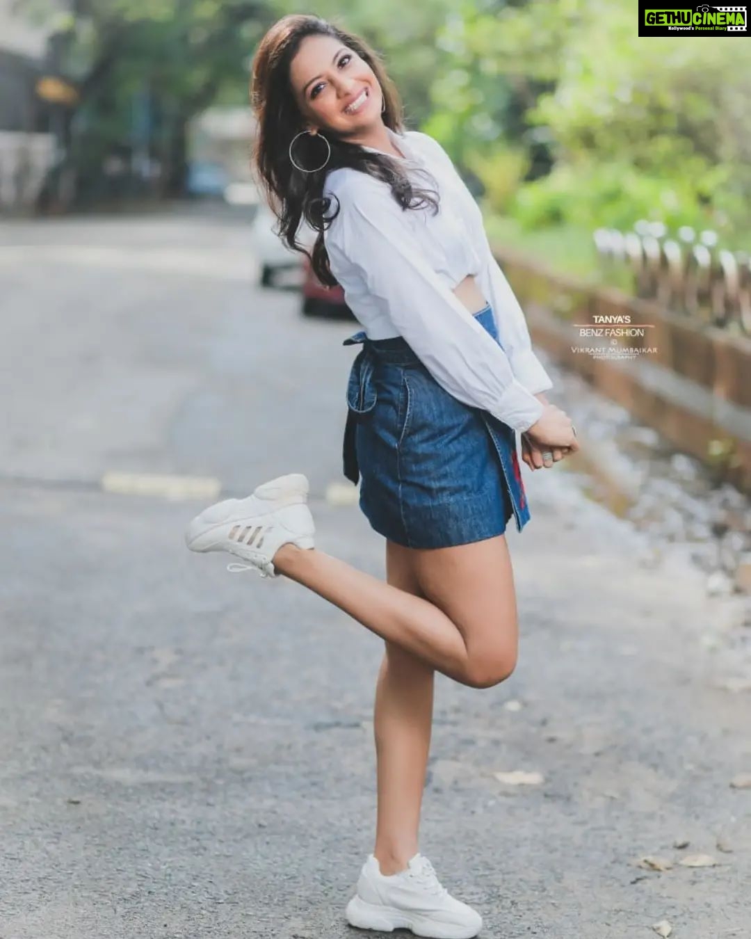 Tejashree Pradhan Instagram - ❄️❄️❄️ Designed and Styled by Tanya @tanyasbenzfashion Makeup: @makeover_by_shikhajaiswal Hair : @hairstylist_harshada Photography: @vikrantmumbaikar Cam.assist: @kunal_patil_smashers Retouch : @tushar_kakde_08