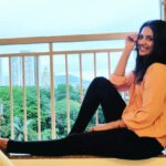 Tejashree Pradhan Instagram – तर असं झालं सगळं🤷🏼…After so many days I had got a wonderful reason to get ready. So I couldn’t hold my excitement कारण तुम्हा सगळ्यांना भेटायची संधी मिळाली but unfortunately because of some technical problem I couldn’t join you in live with “सकाळ”🙇🏼‍♀️… “हो, जरा वाईटच वाटलं मला  but I thought अरे इतकी छान तयार झाले मी & there was this good light too, so Photo तो बनता है Boss !! 🤪 आणि हे करताना माझंच मला हसू आलं..😅
Sometimes when things dont work your way… चालतंय की.. “its ok !!”आणि मी हा फोटो बघून तुम्हाला सांगू शकते .. “YOU LOOK PRETTIER WHEN YOU TAKE IT ALL IN SPORTING SPIRIT” 😉 & when u have that one friend who gives u a confirmation of “HOW PRETTY YOU LOOK WHEN YOU ARE ABLE TO SEE THINGS DIFFERENTLY” by capturing ur mood right , u r the luckiest !!💃

So here’s me saying Thank you for patiently  waiting for me🤗& apologies as we couldn’t connect today😒 पण लवकरच परत “without any technical error” भेटूया😉 

तो पर्यंत आपलं #HappyLife 🤘

📸  @suruchiadarkar 😀