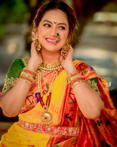 Tejashree Pradhan Instagram - 🌸🌼🌹🌺🏵️🌻💮

दिवाळीच्या खूप खूप शुभेच्छा

#HappyLife

In frame:  #TejashriPradhan

Organiser -: @deepli7321 

Makeup-: @ashwini_makeup_studio_

Photographer @nehal_jagatap_photography

Blouse-: @savis_s_creations_

Jewellery-: @nilima_jewellery

Saree- @vastrakala_paithani_