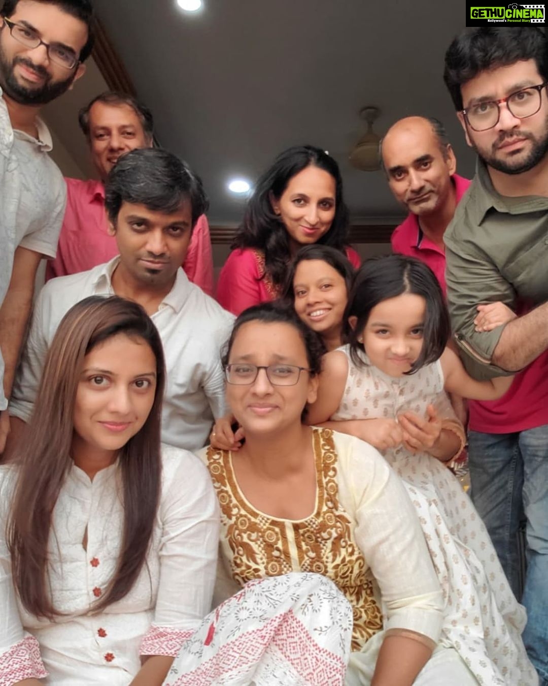 Tejashree Pradhan Instagram - #crazybunch #family p.s. though some faces r missing 🤗 #HappyLife