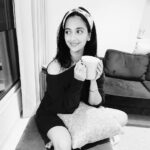 Tejashree Pradhan Instagram – Suggest the caption.

 #happylife❤️