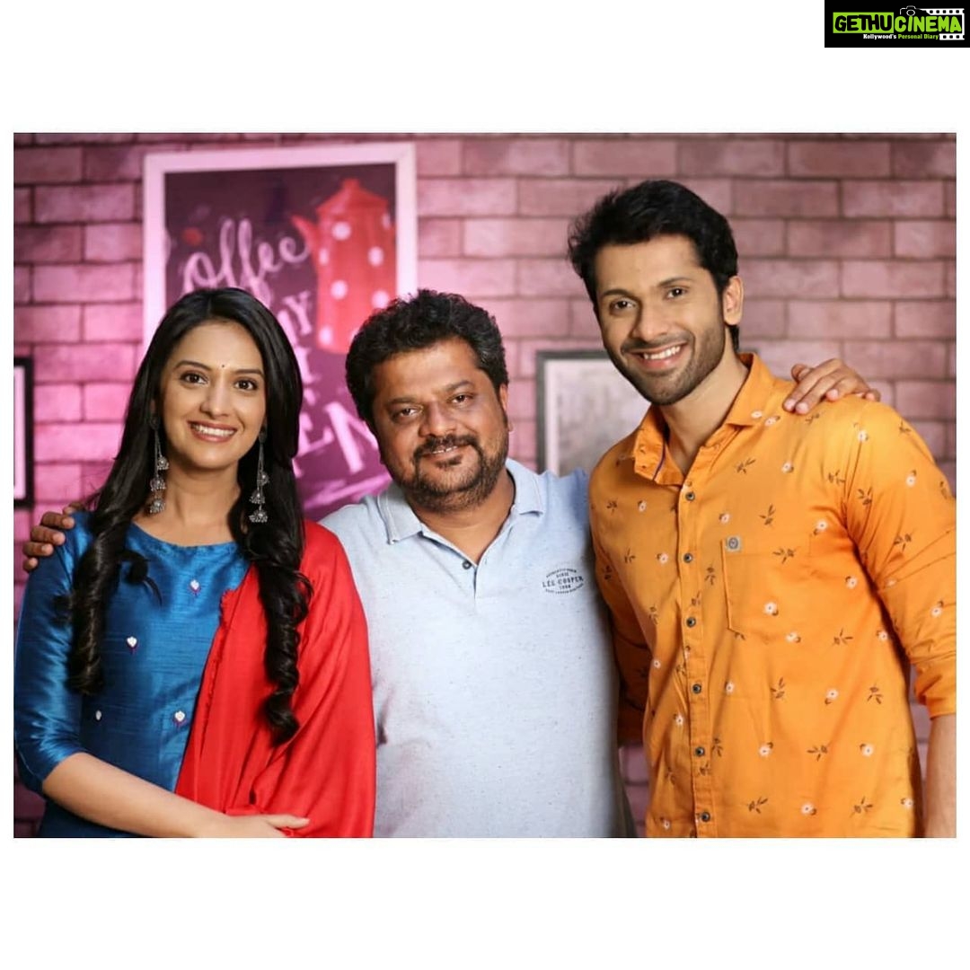 Tejashree Pradhan Instagram - @jp_insta_jp बघता बघता 1.5 months झाले पण तू ह्या serial चा Director बनून... आणि 'अगंबाई सासुबाई' मधे तुझ्या दिग्दर्शनाने नविन संस्कार पेरले गेलेत जया... Thank you for being a part of our project.. u r one of my favourite directors 🤗
