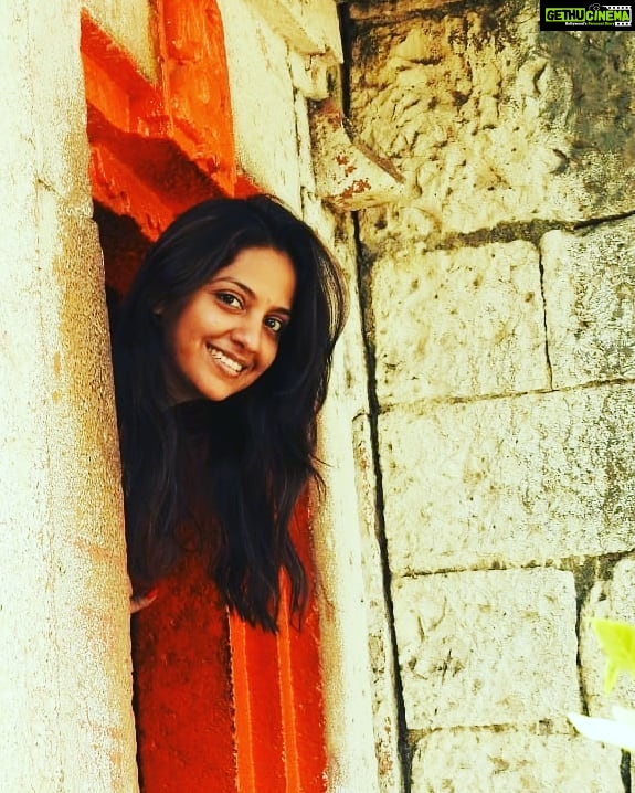 Tejashree Pradhan Instagram - "The only time u should look back in life, is to see how far u have come"... Damn ! We have come a long way... So cheers to our victories guys 👏👏 We all are awesome 😎 #HappyLife 📸 @shalaka_pradhan 🤗