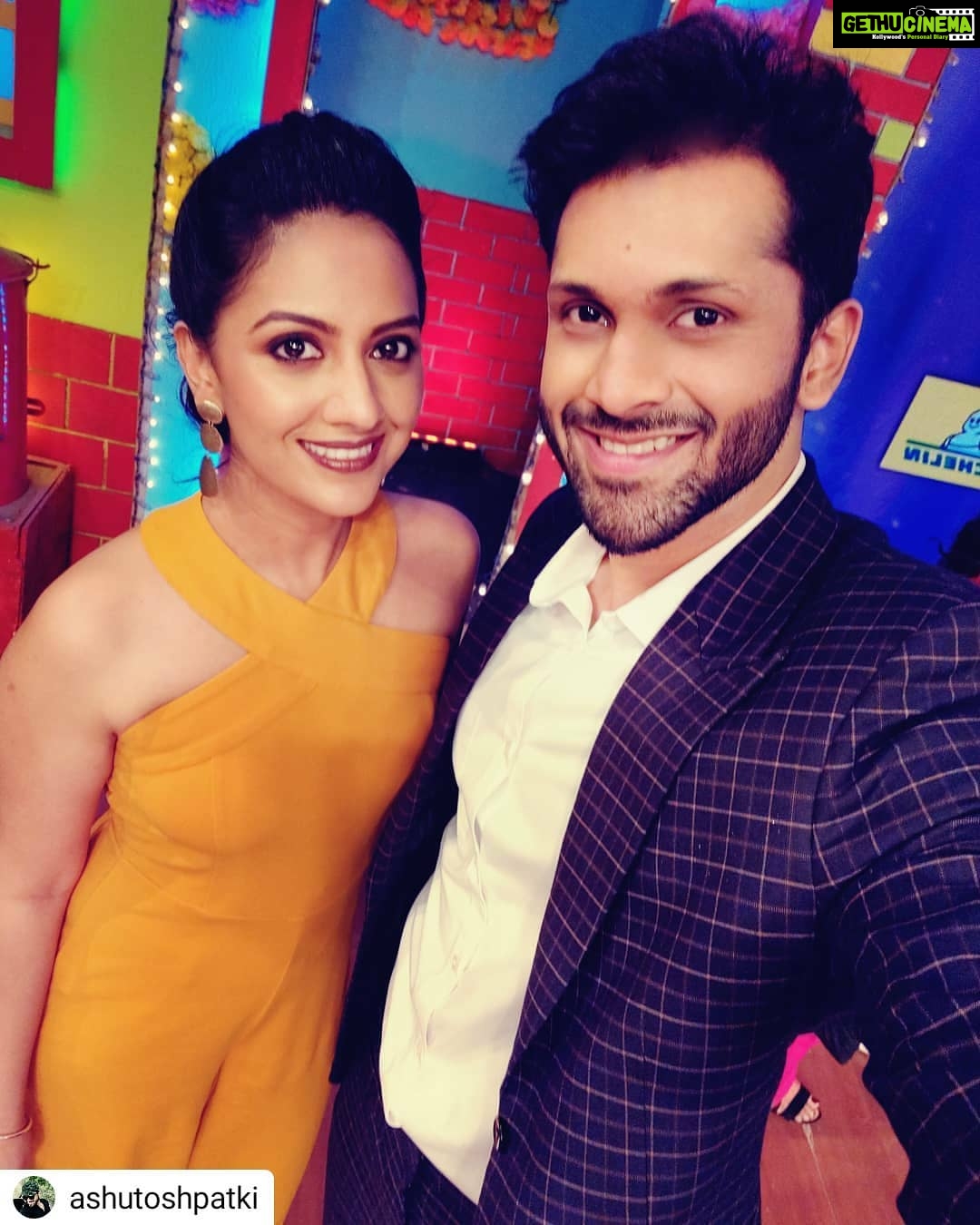 Tejashree Pradhan Instagram - ππ#Repost @ashutoshpatki β’ β’ β’ β’ β’ The most beautiful person is the one with a kind heart and loving soul....So glad i met u ππ€π€ #buddies #agabaisasubai #shubhrasoham #zeemarathi #chalahawayeudya