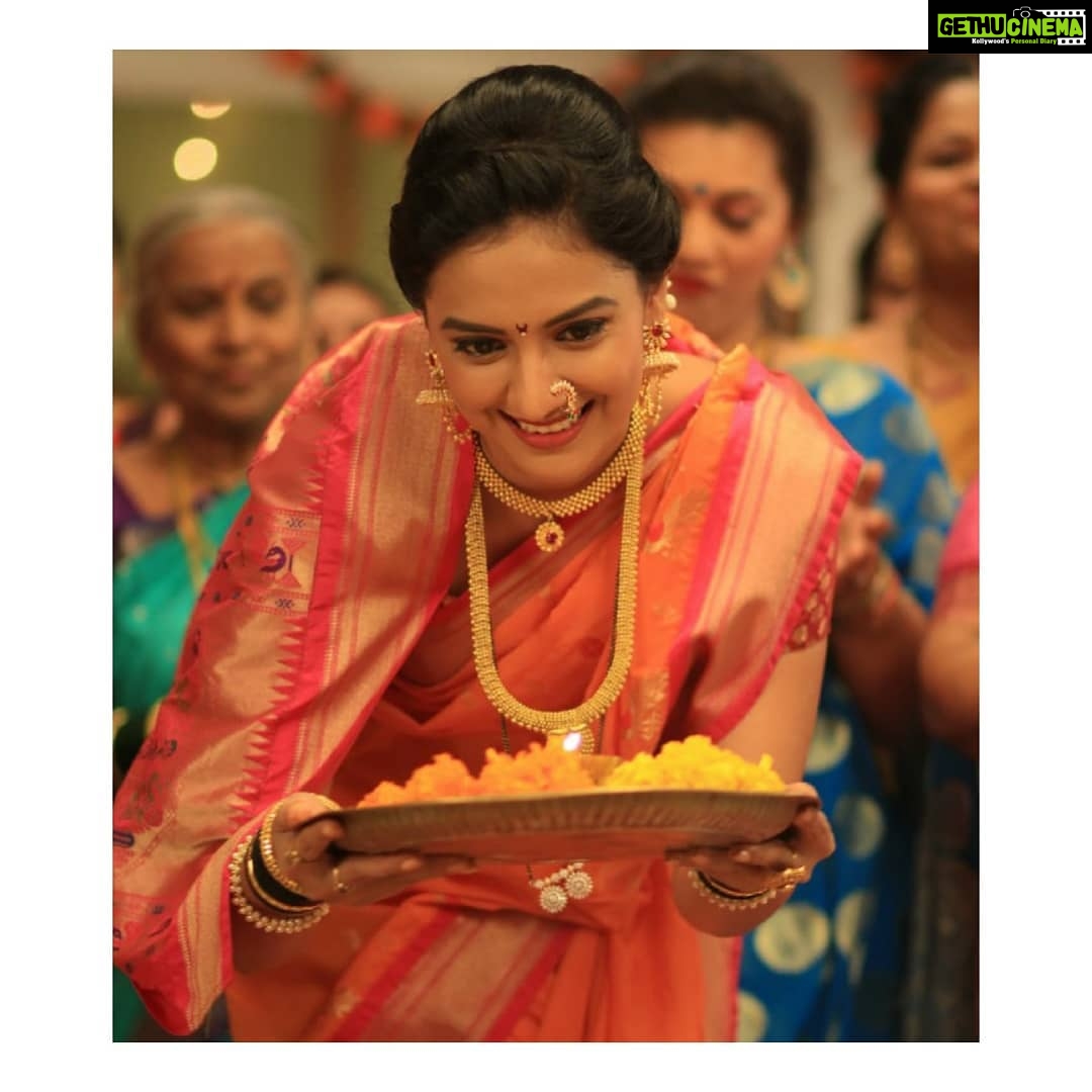 Tejashree Pradhan Instagram - सिरीयल आवडते आहे का? #beingshubhra #AggabaiSasubai @zeemarathiofficial