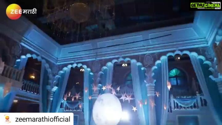 Tejashree Pradhan Instagram - #Repost @zeemarathiofficial • • • • • “अग्गंबाई सासूबाई” चं शीर्षकगीत घडताना..... #AggabaiSasubai #ZeeMarathi