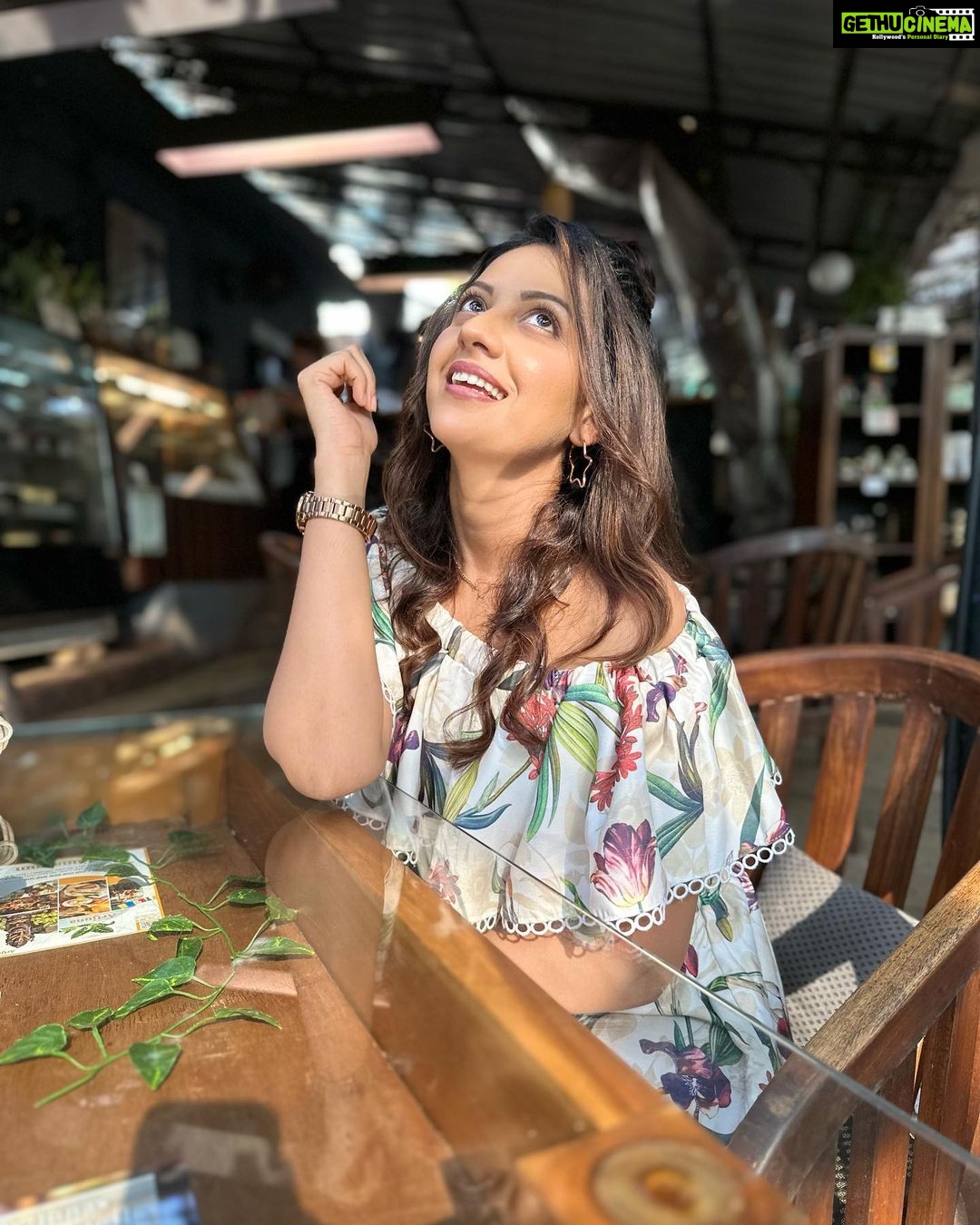 Tejashree Pradhan Instagram - Happiness is an inside job. #HappyLife🌸