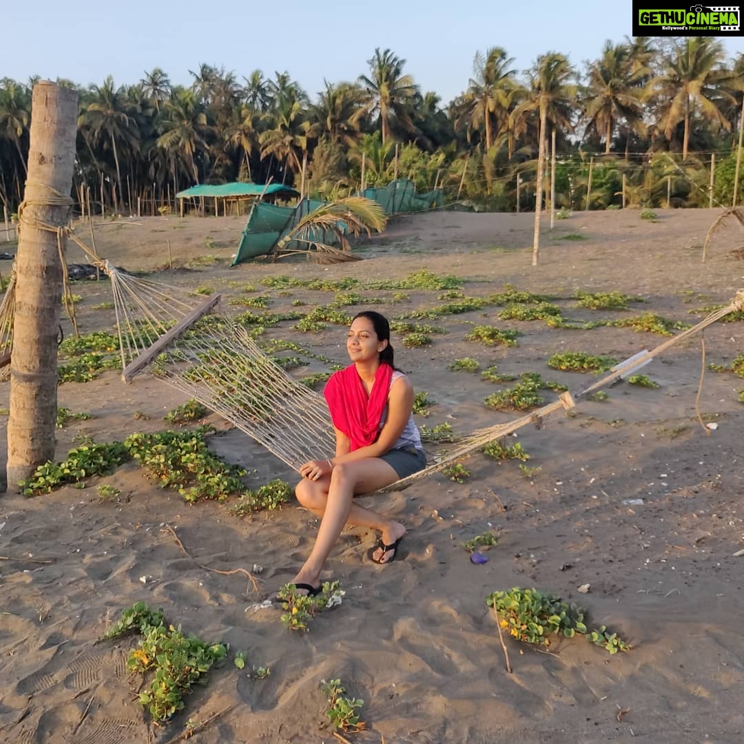 Tejashree Pradhan Instagram - Ek baar Waqt Se Lamha Gira Kahin Wahaan Dastan Mili Lamha Kahin Nahin Thoda Sa Hasaake Thoda Sa Rulaake Pal ye bhi Jane Wala hai.... #HappyLife