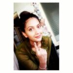 Tejashree Pradhan Instagram - INKED AND HAPPY.... "Prioritize your responsibilities.. I did what matters to me the most .. did you ?" #LoksabhaElections2019 #HappyLife