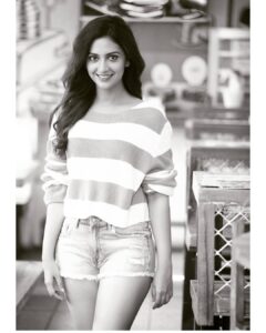 Tejashree Pradhan Instagram - So many people think you are Awesome, special and worthwhile. Why would you listen to that one person who thinks you're not. #HappyLife