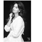 Tejashree Pradhan Instagram - Today is a day of Happiness and Peace. I am grounded and centered. I am grateful for my beautiful life that is filled with many blessings. I move through my day with consciousness, grace and love. #HappyLife Photographer @tejasnerurkarr Make up by @saurabh_kapade Hair by @sheetalpalsande