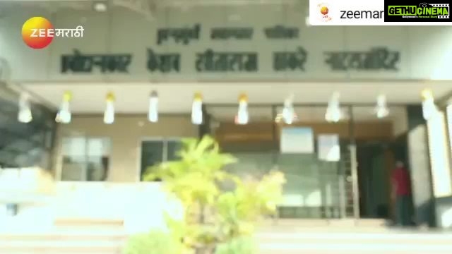 Tejashree Pradhan Instagram - #Repost @zeemarathiofficial • • • • • प्रेक्षकांना भावलेलं एक बंडखोर नाटक, झी मराठी सादर करीत आहे श्रीचिंतामणी निर्मित "तिला काही सांगायचंय" आजच बुक करा - http://bit.ly/TilaKahiSangaychay प्रबोधनकार ठाकरे, बोरिवली शुक्र. ७ डिसेंबर, दु. ४.३० वा. कालिदास नाट्यमंदिर, मुलुंड शनि. ८ डिसेंबर, दु. ४.३० वा गडकरी रंगायतन, ठाणे रवि. ९ डिसेंबर, दु. ४.३० वा दीनानाथ नाट्यगृह, विलेपार्ले सोम. १० डिसेंबर, दु. ४.३० वा शिवाजी नाट्यमंदिर, दादर बुध. १२ डिसेंबर, दु. ४ वा. लेखक, दिग्दर्शक :- हेमंत एदलाबादकर सृजनवेध :- मंगेश कुळकर्णी नेपथ्य :- संदेश बेंद्रे संगीत :- राहुल रानडे प्रकाश :- शीतल तळपदे सहनिर्माता :- संदीप नार्वेकर निर्माती :- लता नार्वेकर कलाकार :- आस्ताद काळे, तेजश्री प्रधान #TilaKahiSangaychay 🎭 @tejashripradhan @aastadkale