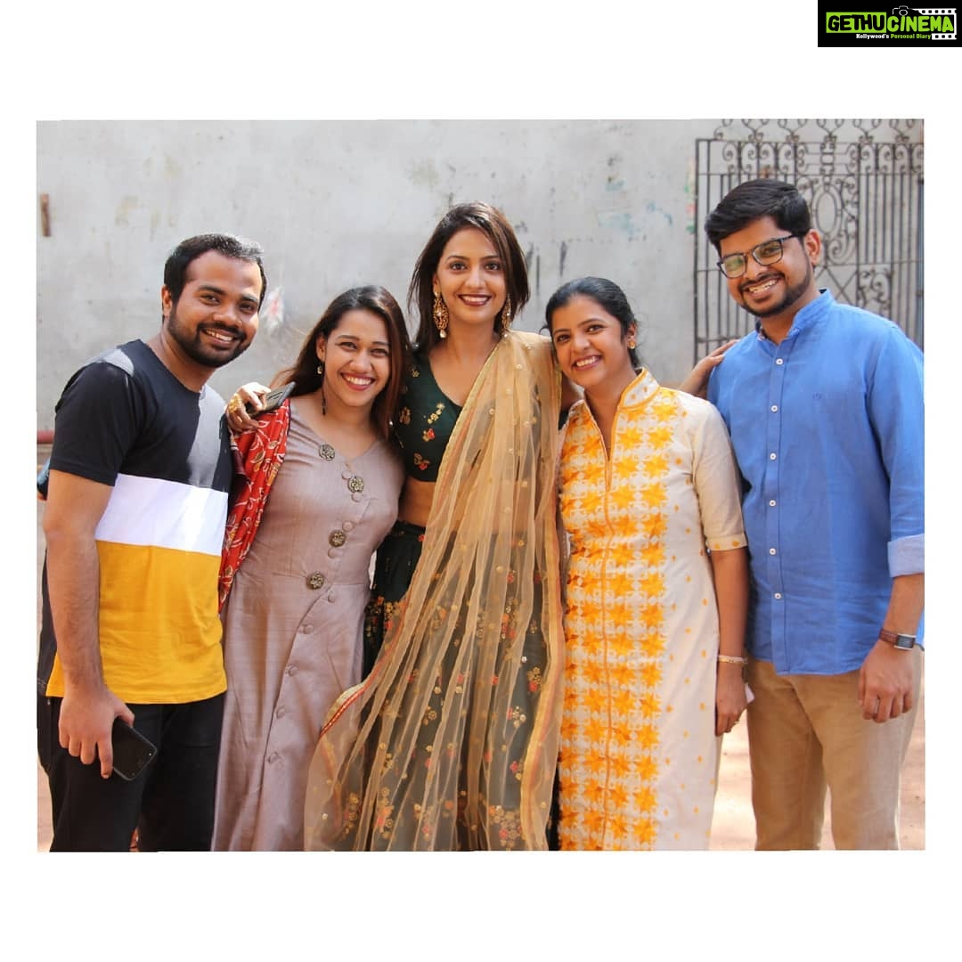 Tejashree Pradhan Instagram - Happiness is knowing how blessed I'm to have such wonderful people in my life..The entire episode filled with lots of positivity n happiness.. 🔷DONT MISS THIS ONE🔷 "कानाला खडा" 30th March,Saturday 9.30pm only on @zeemarathiofficial Costume by @leaffab @visha_madhukar 🤗