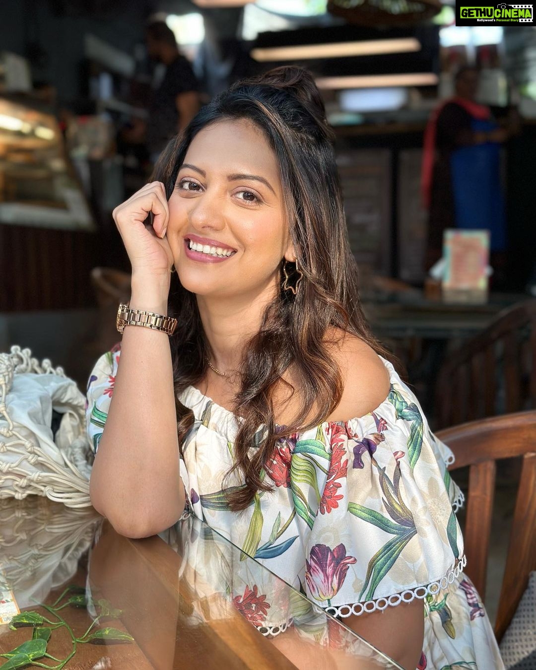 Tejashree Pradhan Instagram - Happiness is an inside job. #HappyLife🌸